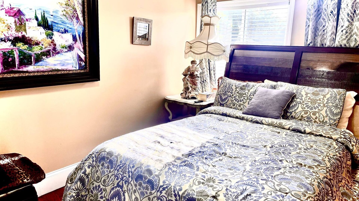Shirley House | Cozy room🤣