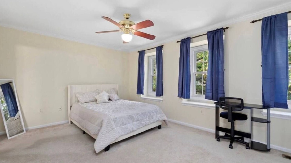 Wheaton House | Cozy Room with Attached Bathroom Hosted by Samri in Silver Spring Home