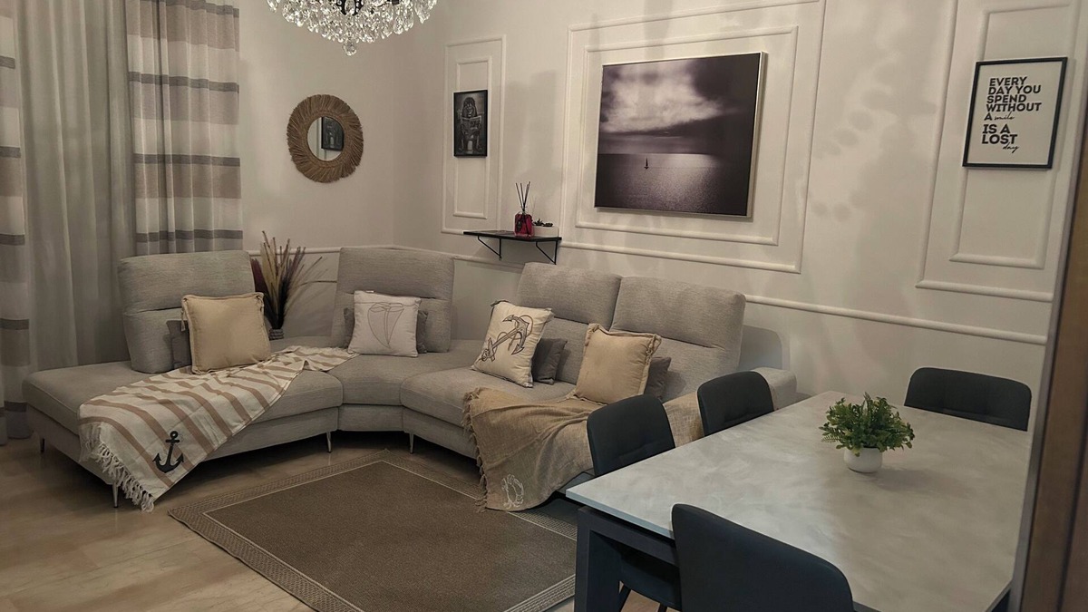 Centro Storico Apartment | Cozy Room with luxurious living room/staff available 24/7