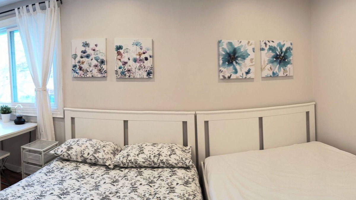 Oakville House | Cozy room with private bathroom near Sheridan College Trafalgar campus