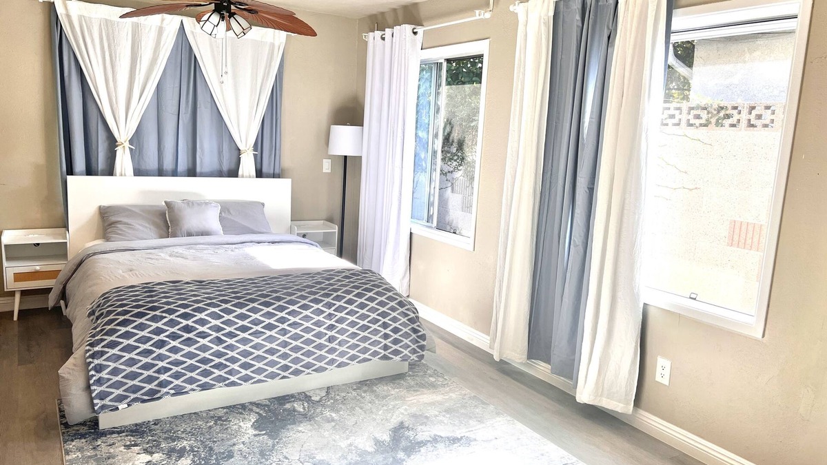 Harbor House | Cozy Room with Private bathroom & Entrance