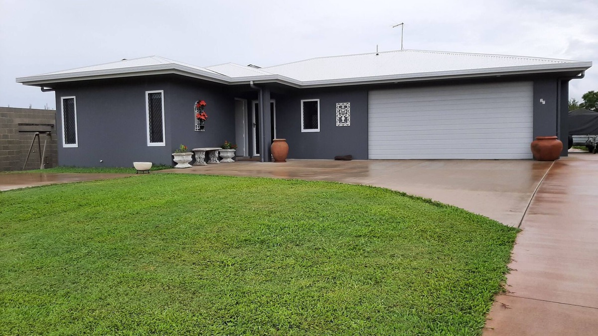 Atherton House | Cozy Room with Separate Entrance and Ensuit Bathroom