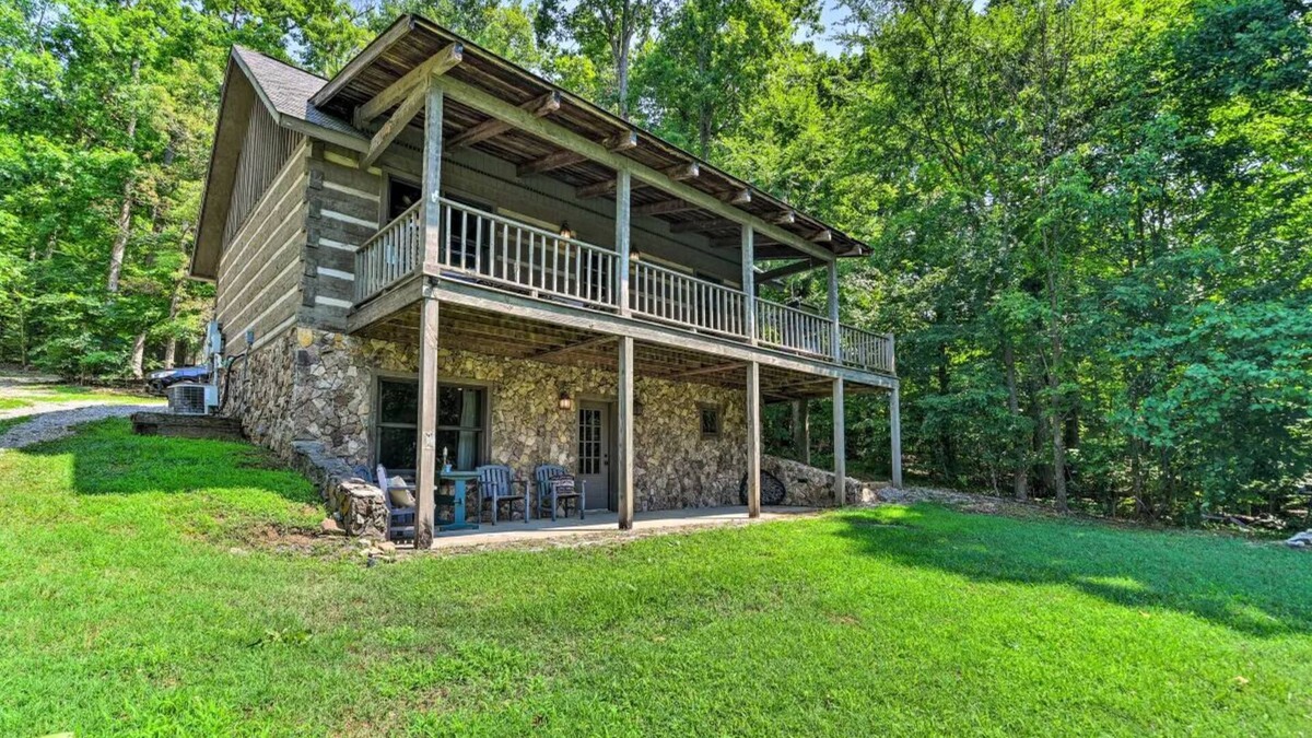 Se Ree Cabin | Cozy Roughriver Lakefront Cabin