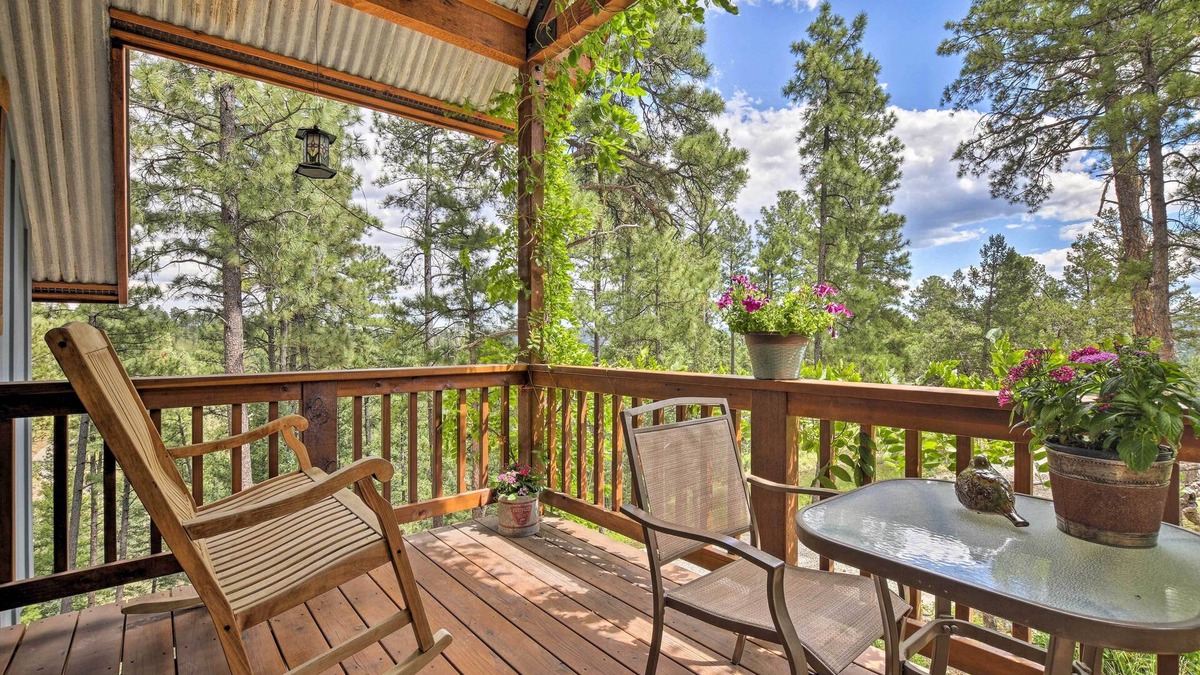 Ruidoso Cottage | Cozy Ruidoso Cottage w/Deck - 10 Min to Village!