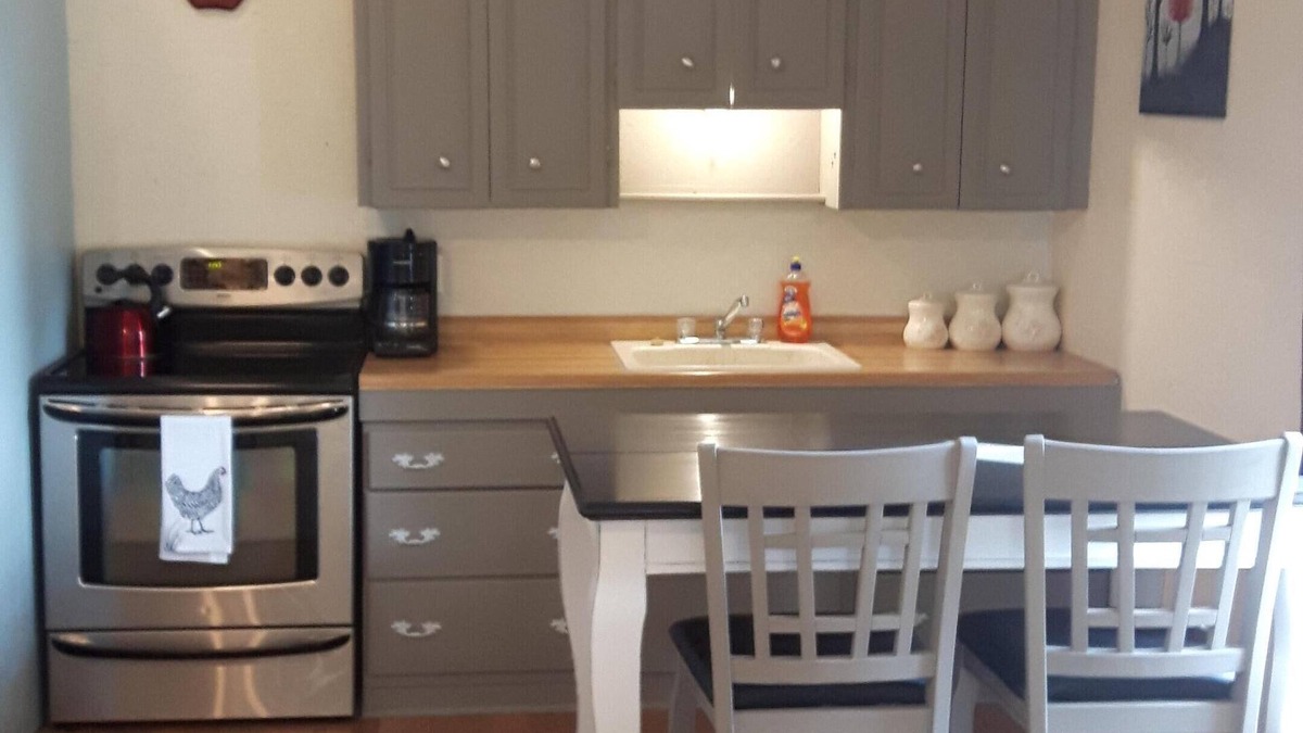 Palmerston House | Cozy Rural 2 Bedroom Loft Guesthouse!
