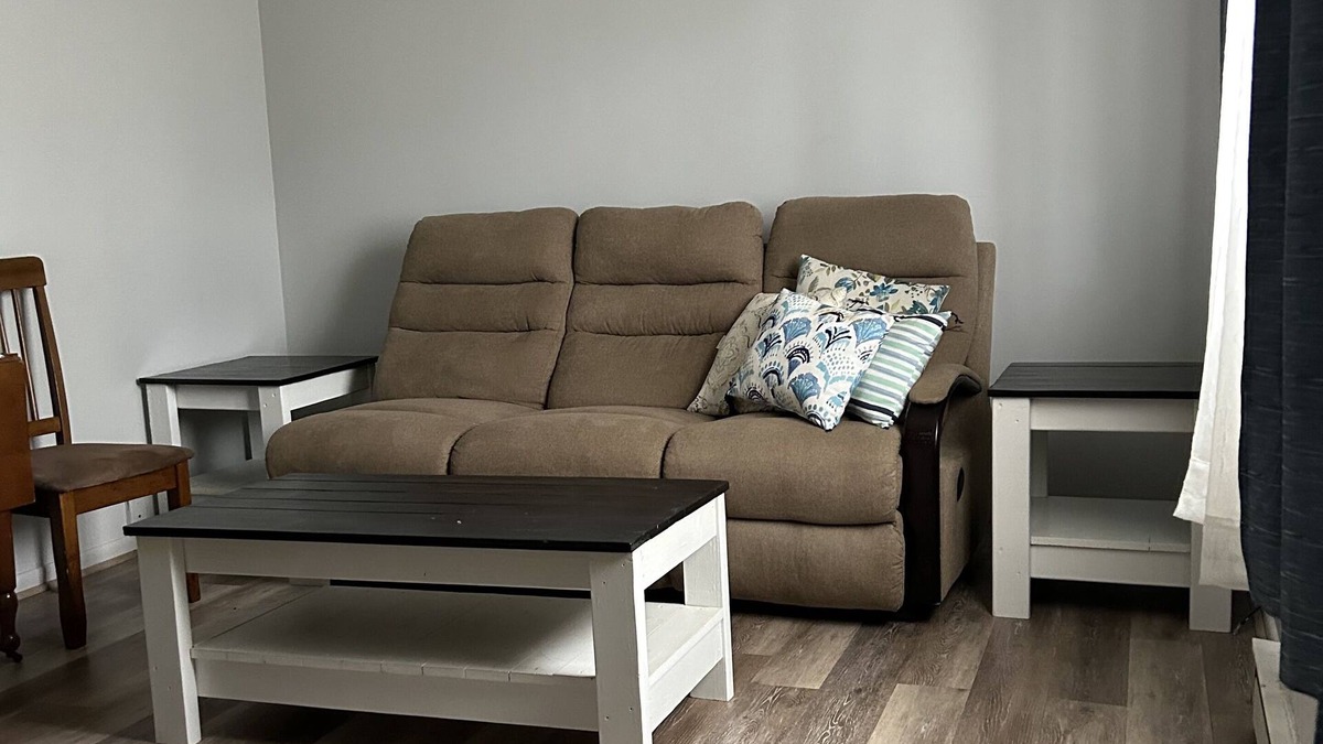Byesville Apartment | Cozy rustic 1 bedroom apartment perfect for pets with big grassy side yard!