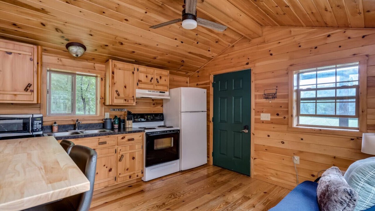Wellesley Island Cabin | Cozy Rustic Cabin - 1000 Islands Getaway