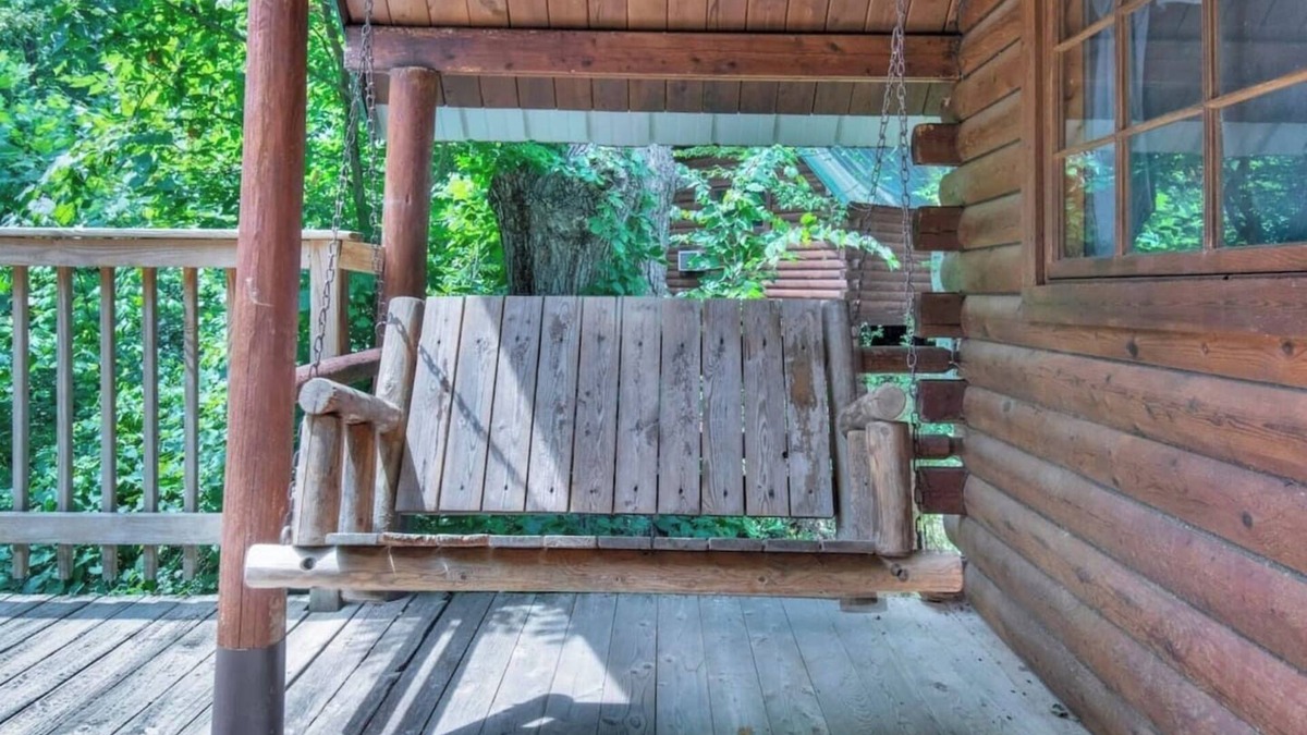 Bloomington Cabin | Cozy Rustic Cabin with Views