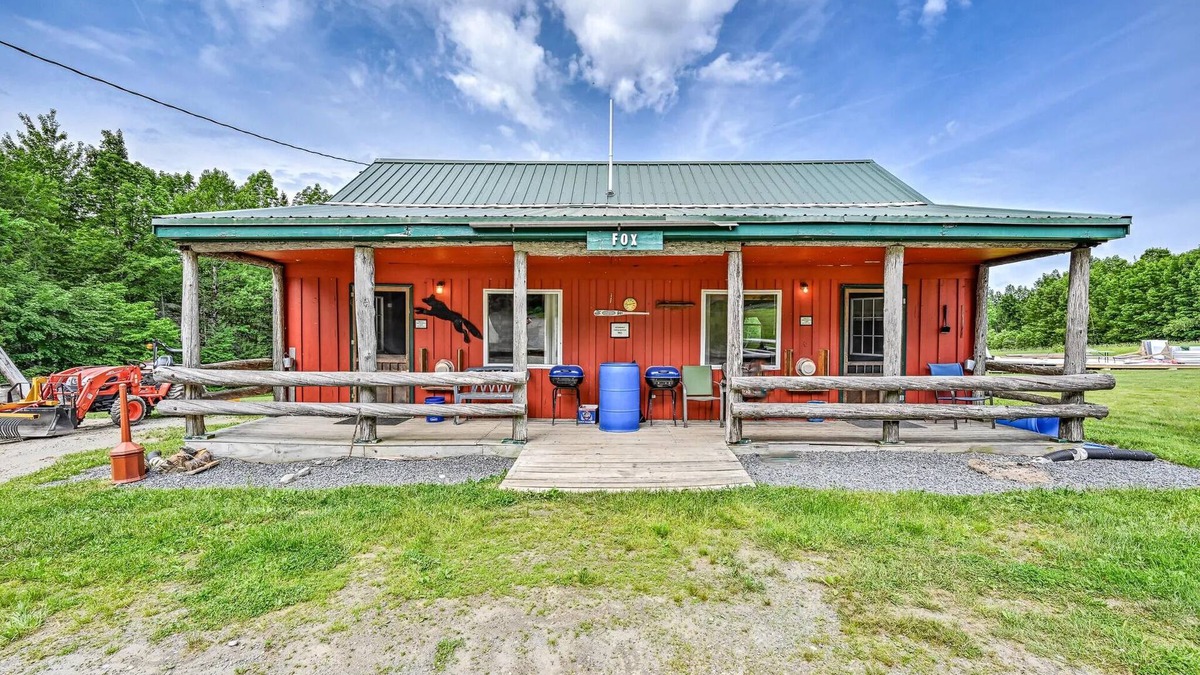 Solon Cabin | Cozy rustic cabin with WiFi in charming Solon