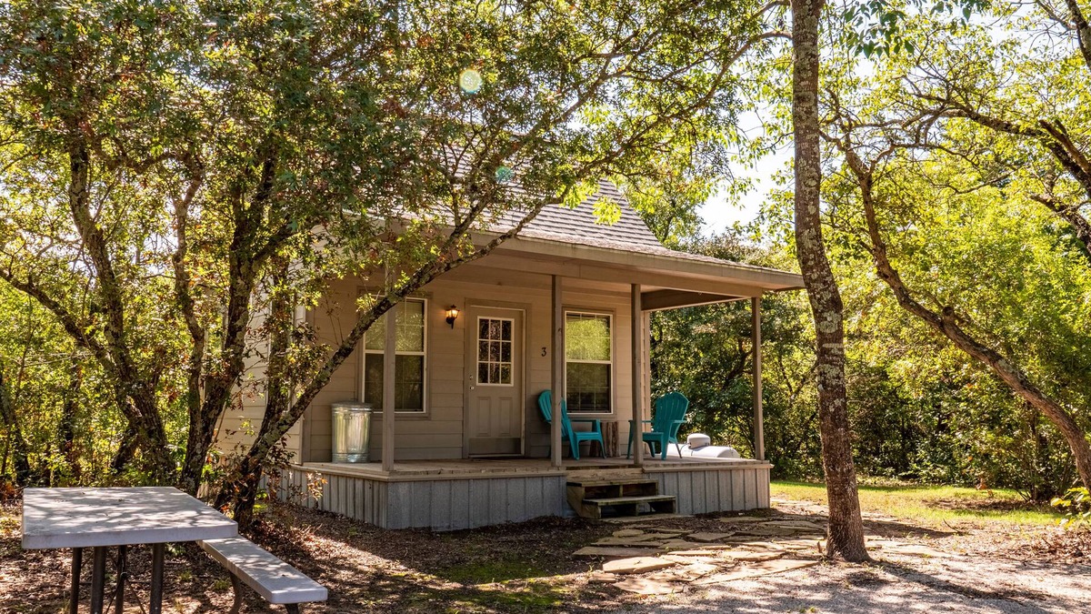 Van Alstyne Cabin | Cozy Rustic Cabins for Self or Family Retreat