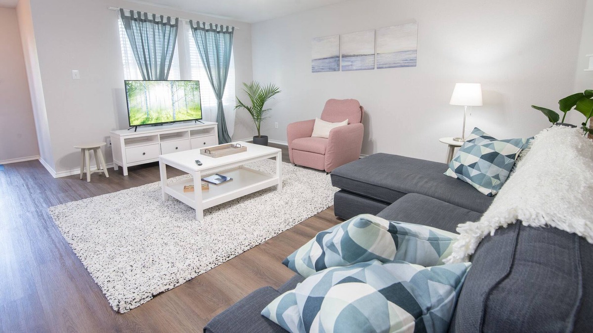 Frisco House | Cozy Rustic Farmhouse, King bed FREE wifi, parking