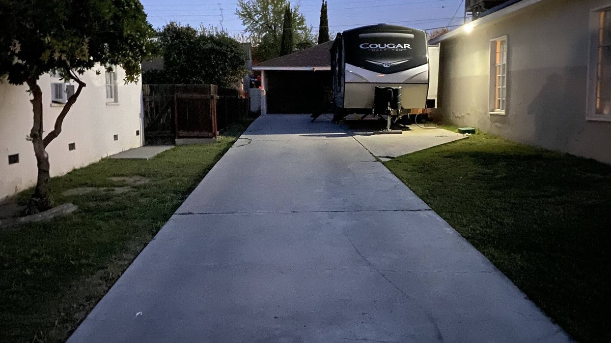 Taft House | Cozy RV 1Bedroom With Cali King bed, Double bunk beds, 1Bath, Private