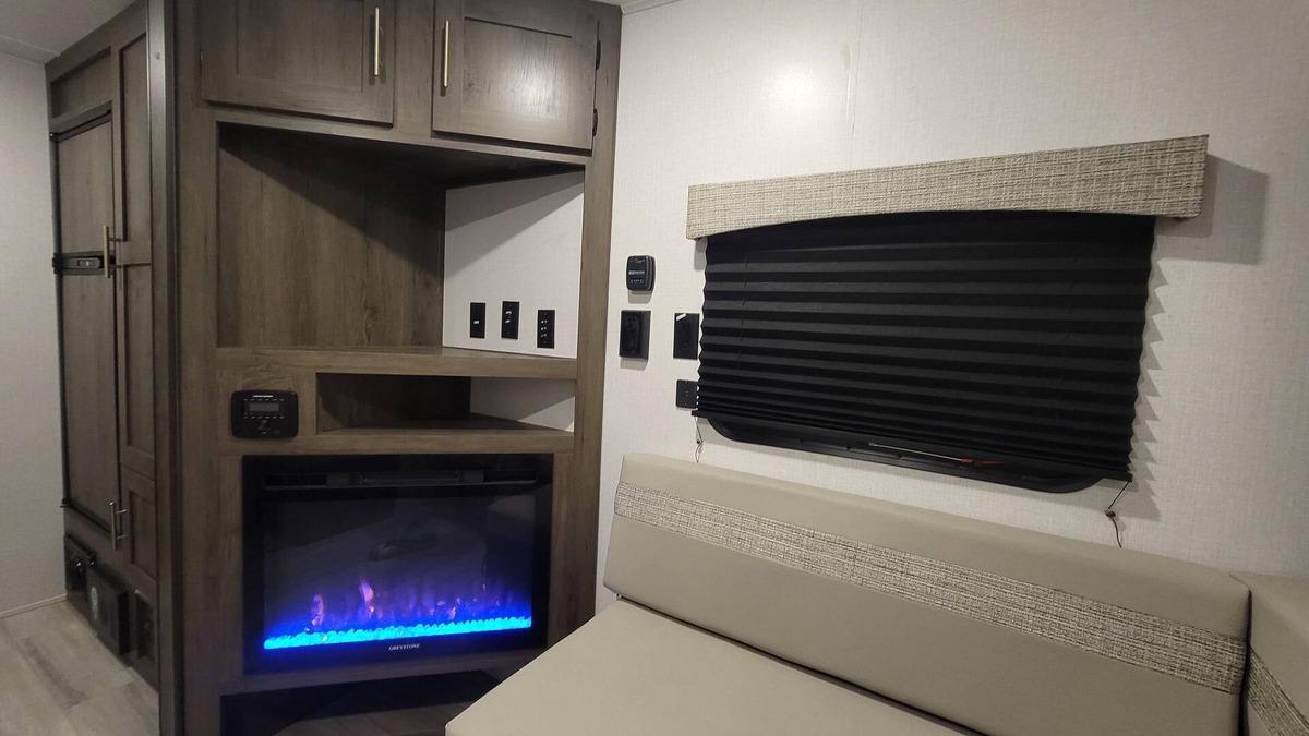 Shelby House | Cozy RV Getaway for Couples!