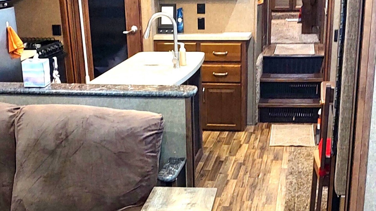 Silver Springs House | Cozy RV in Enchanting Silver Springs with WiFi, AC, TV, fire pit & horse stable