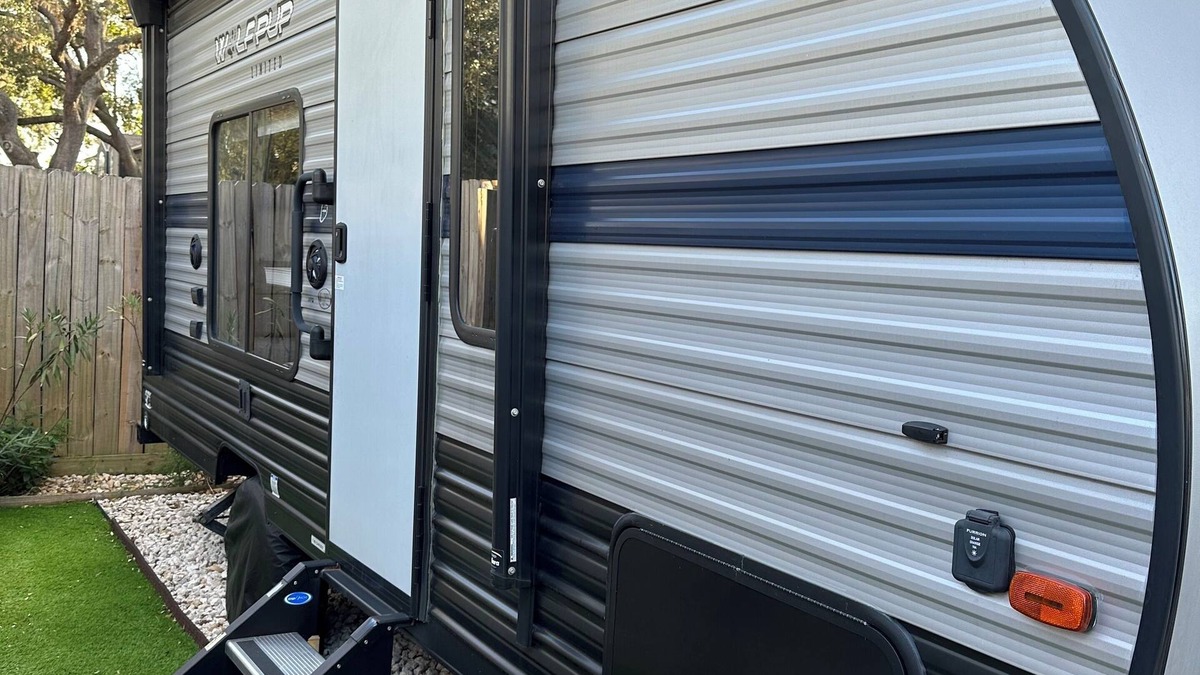 Courier City - Oscawana House | Cozy RV in Tampa, Hyde Park area with WiFi, AC. Close to UT, downtown.