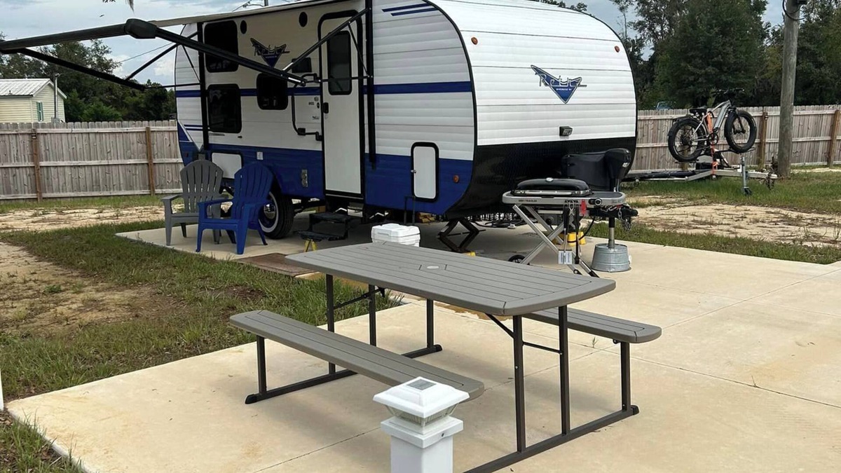 Madison House | Cozy RV sleeps 4, WiFi, fitness room in wonderful Madison