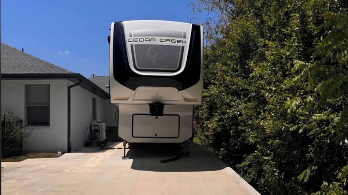 Clermont House | Cozy RV with AC and WiFi in fabulous Clermont