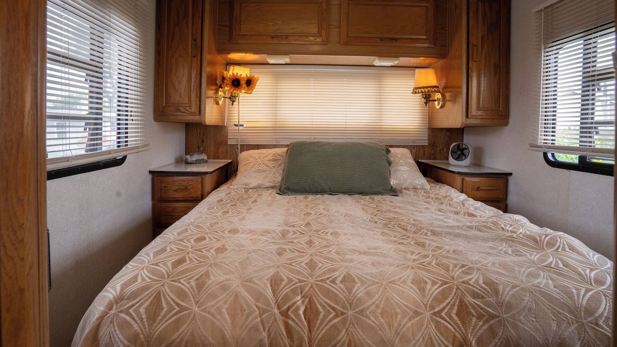 Rialto House | Cozy RV with AC, TV's and WiFi in Center of Inland Empire in Rialto, Ca