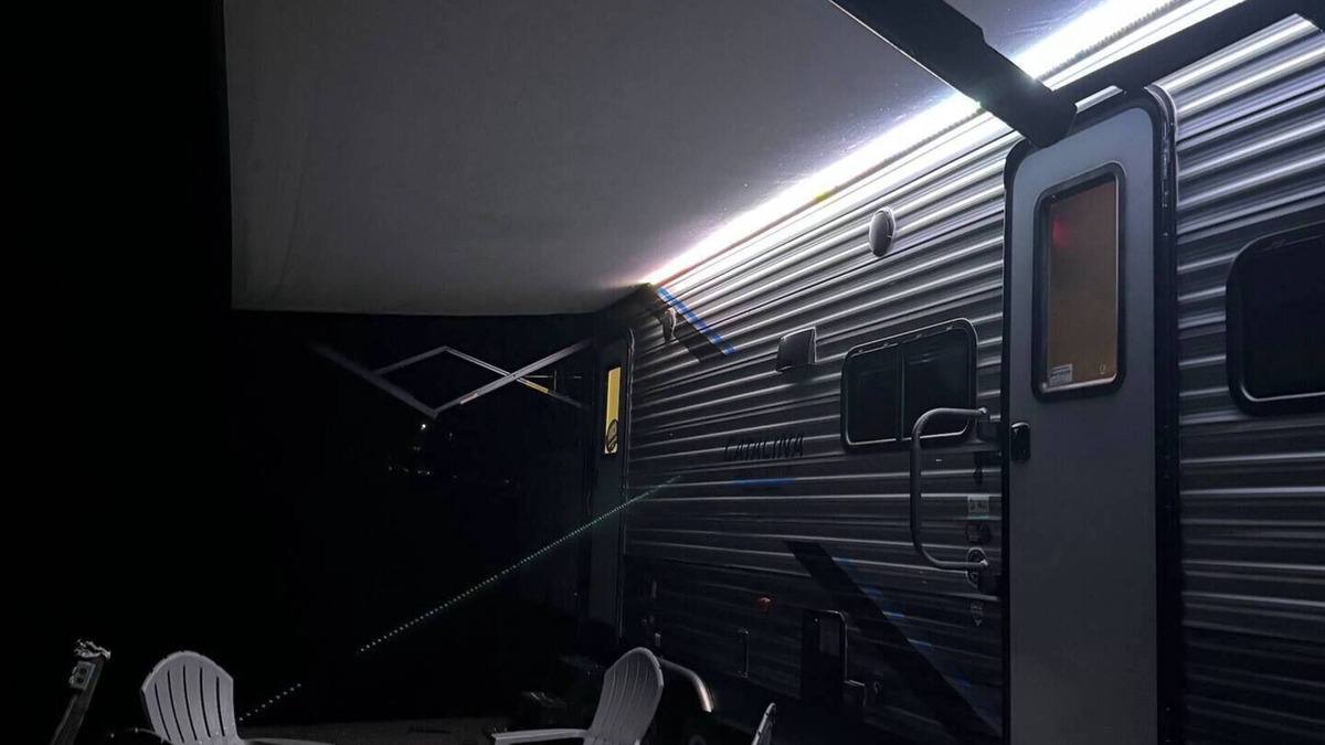 Goreville RV Rental | Cozy RV with Master & Bunk Room in Goreville, IL a few steps from Lake of Egypt!