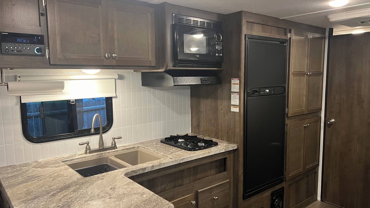 Brockton House | Cozy RVnB with 1 bedroom and WiFi, AC in Southshore