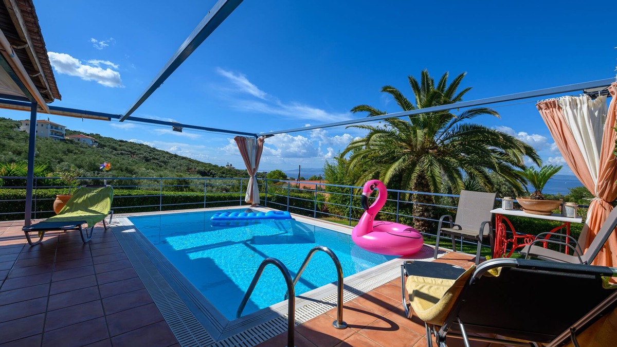 Mikri Mantineia House | Cozy Small Smart villa with private pool near the sea- Mikri Mantineia Kalamata