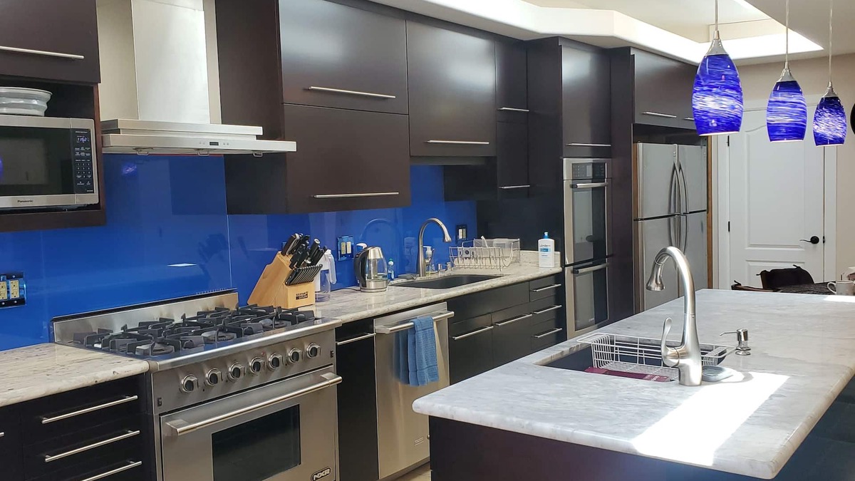 Sunset District House | Cozy San Francisco Home 4 Bd., 2 Ba. Chefs kitchen
