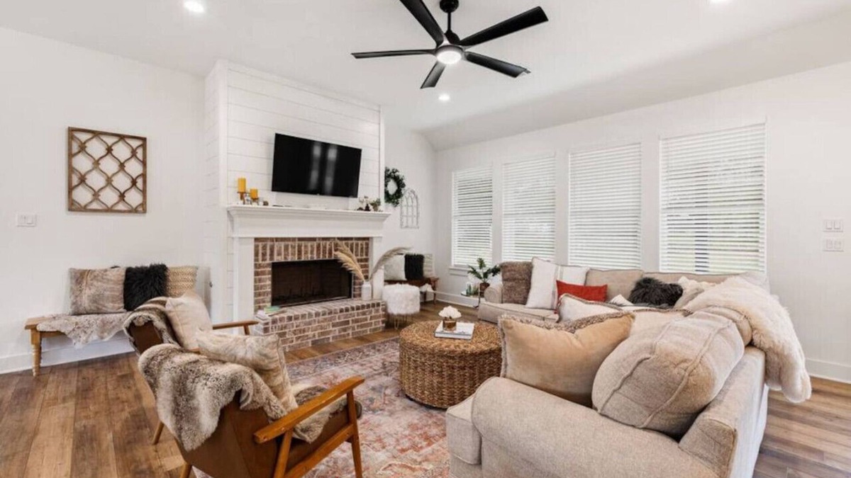 New Ulm House | Cozy, sassy & fun! NEW modern farmhouse!