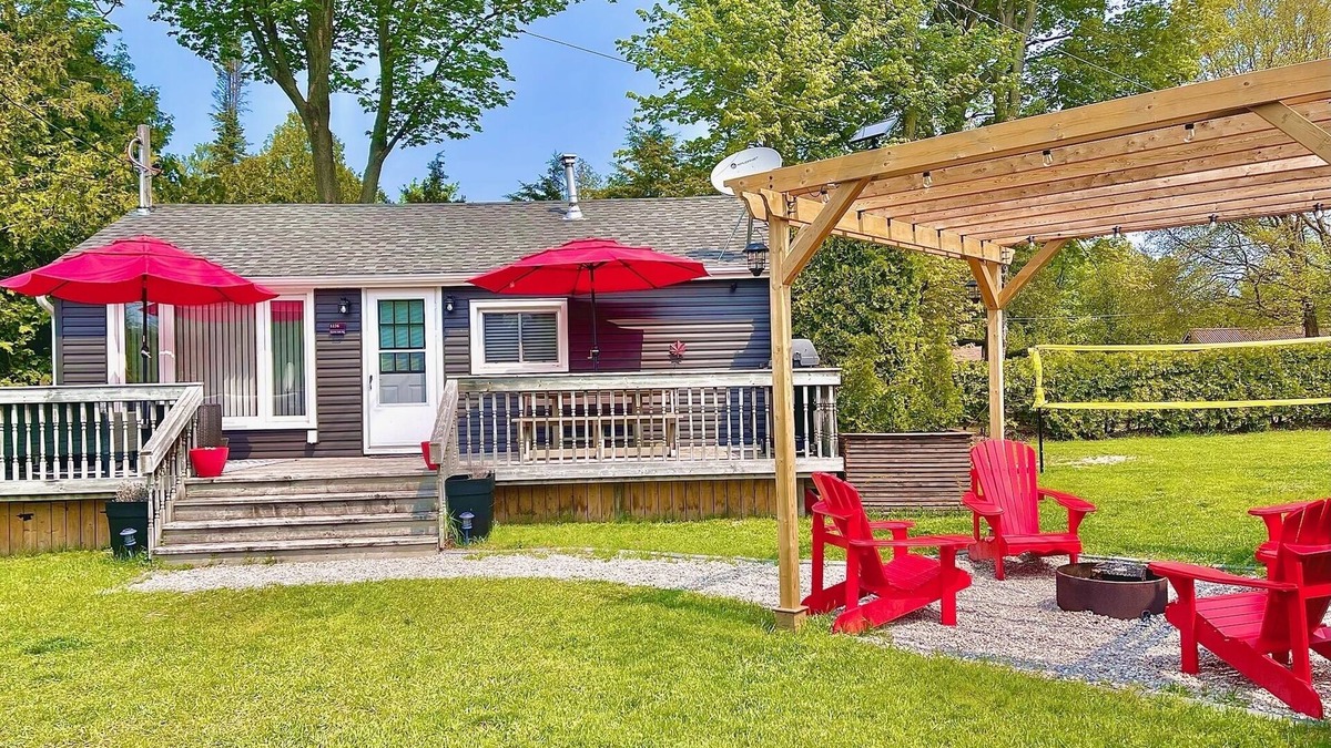 Sauble Beach Cottage | Cozy Sauble Beach Hideout | Walk to Beach & Park!