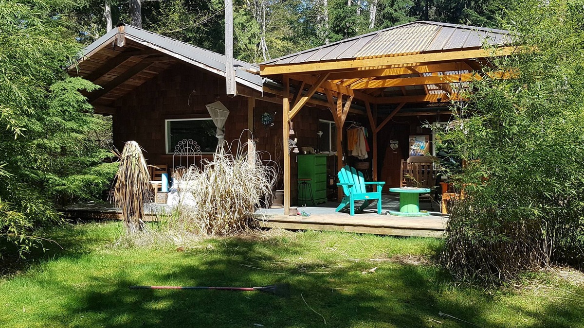 Savary Island Cabin | Cozy Savary Island Cabin (whole cabin)
