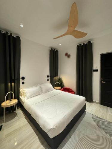 Central Seberang Perai House | Cozy Scandinavi Guest room - Queen Bed, Free Netflix, Prime & Wi-Fi Near Bukit Mertajam