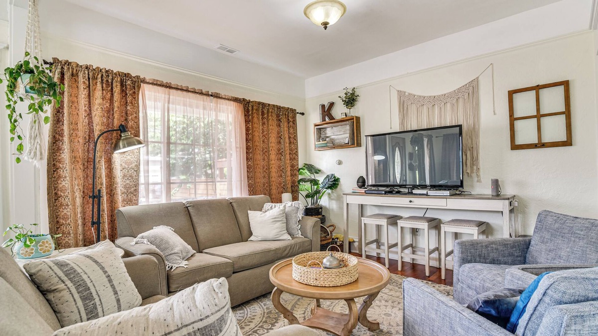 Scappoose House | Cozy Scappoose Home ~ 22 Mi to Portland!