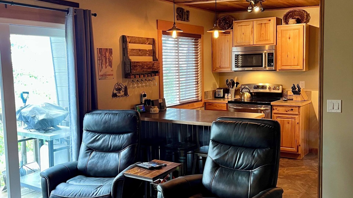 Sandpoint Condo | Cozy Schweitzer Condo with Panoramic Mountain Views - Sleeps 6