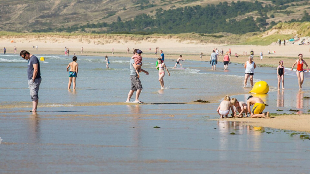 Siouville-Hague Cottage | Cozy Seaside Cottage: 3 Beds, WiFi, BBQ, 600m to Beach, Pet Friendly
