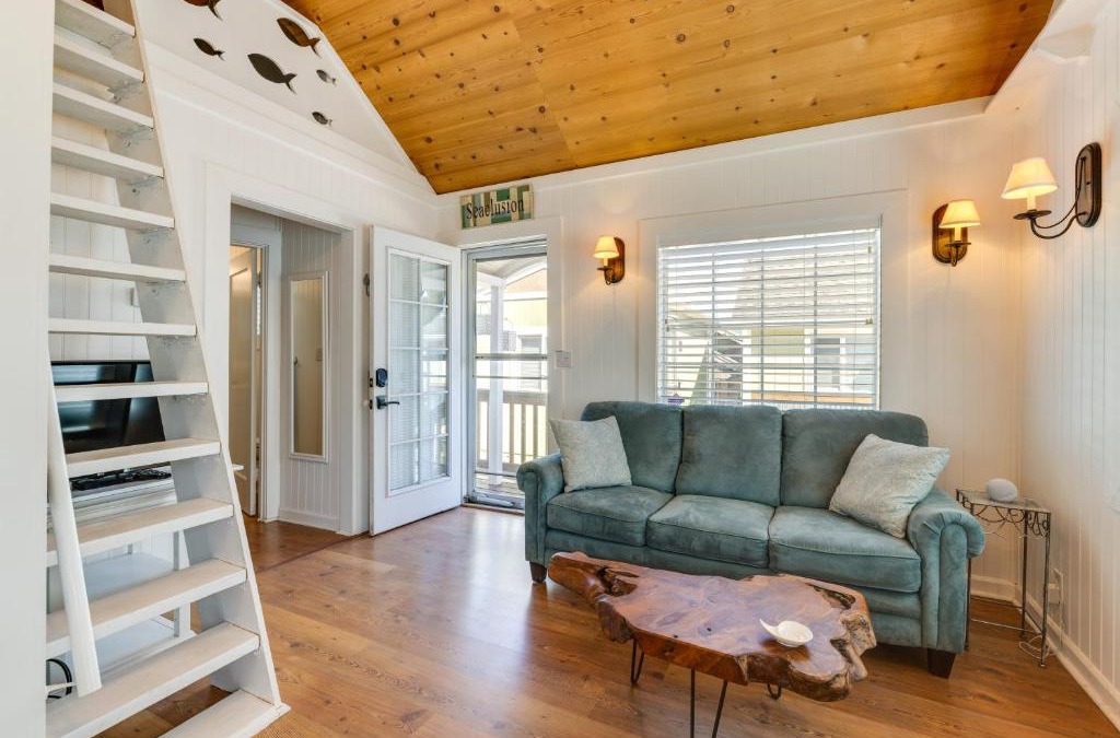 Seaside House | Cozy Seaside Cottage, Steps to Downtown and Beach