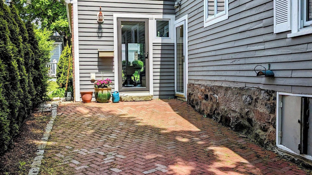 Marblehead Apartment | Cozy Seaside studio in charming Marblehead with AC, WiFi. Short walk to downtown