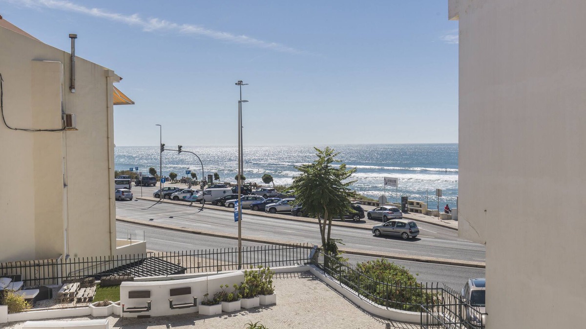 Parede Apartment | Cozy Seaview Apartment