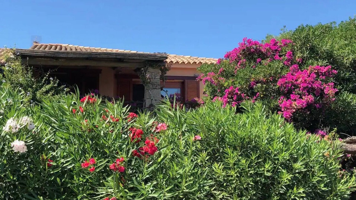 Villaggio Piras Villa | Cozy seaview beach getaway villa in La Maddalena Sardegna