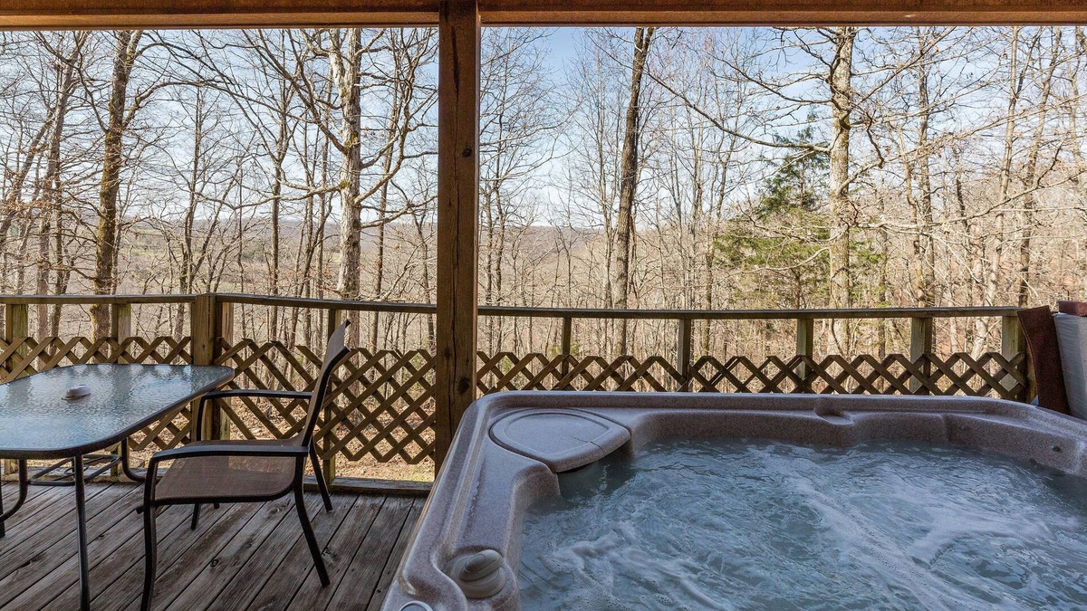 Mountainburg Cabin | Cozy Secluded Cabin with a Hot Tub