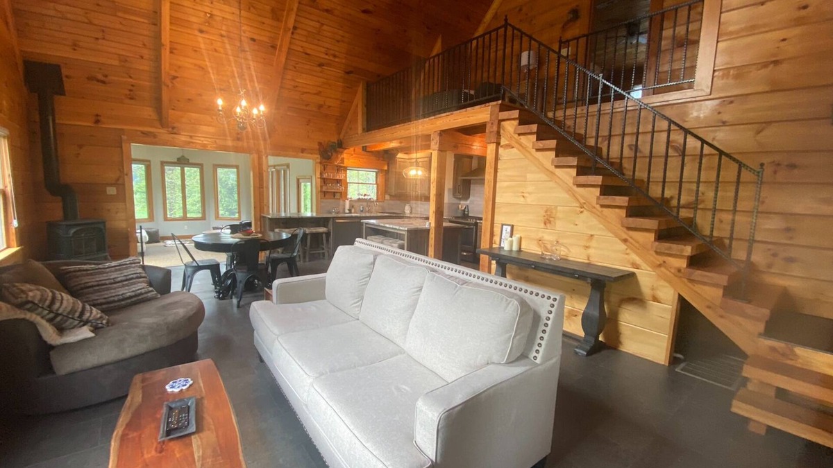 Celestine Cabin | Cozy secluded cabin, close to Sultan's Run Golf Course and Holiday World!