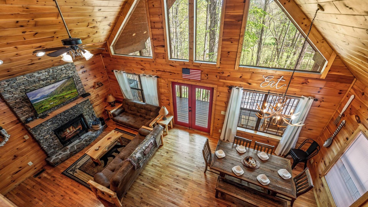 Wears Valley House | Cozy, Secluded Cabin, All King Beds, Hot Tub, 2- Ply, Fire Pit & Game Room!