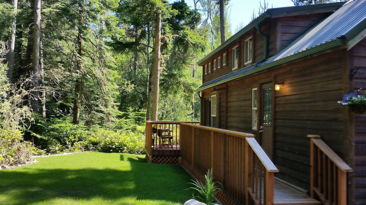 Lopez Island Cabin | Cozy, Secluded, Pet Friendly Cabin with Private Hot Tub.