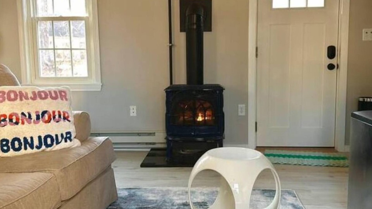 Meetinghouse Hill Apartment | Cozy, Secluded Work/Stay Space