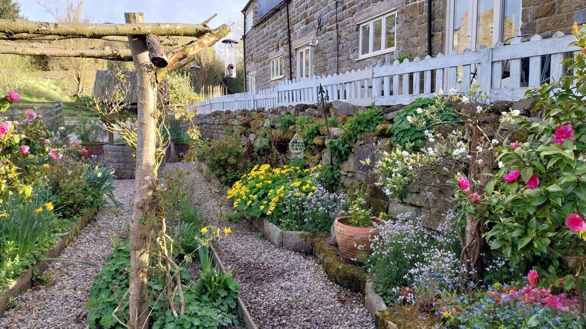 Briggswath House | Cozy self catering cottage, wonderful sea & countryside views, pet friendly