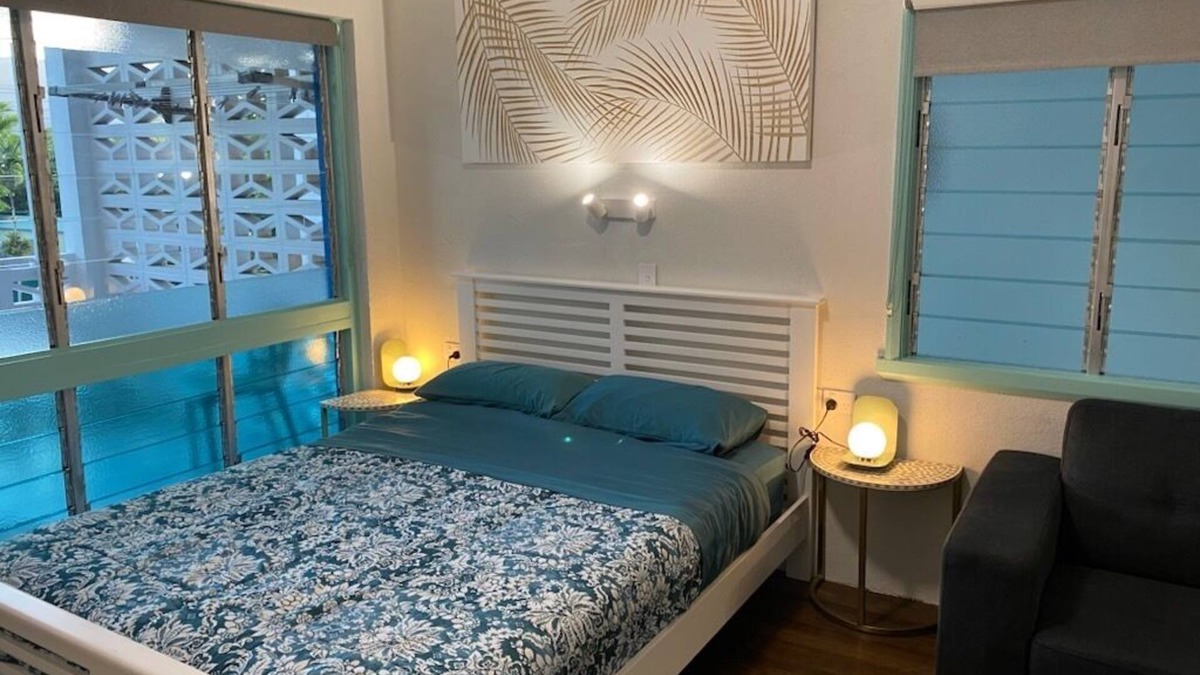 Yorkeys Knob Apartment | Cozy self contained studio near the boat club, 5 min to the beach