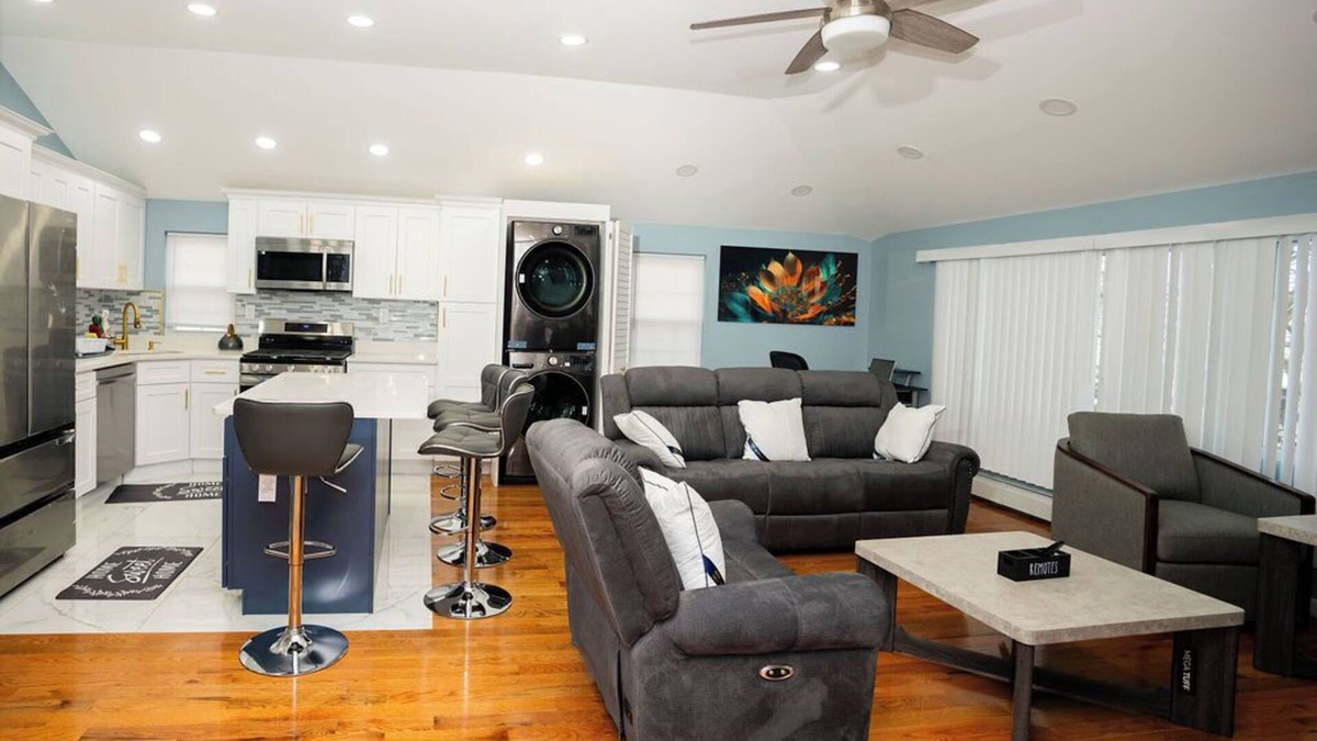 Rochdale Apartment | Cozy & Serene 3-bedroom Apartment with AC, WiFi,TV'S Near JFK Airport- Queens NY