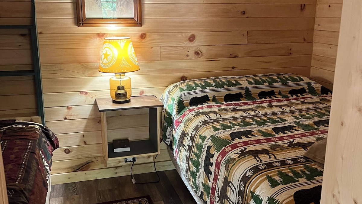 Sweetwater Cabin | Cozy serene cabin,Away from it all yet close to everything.
