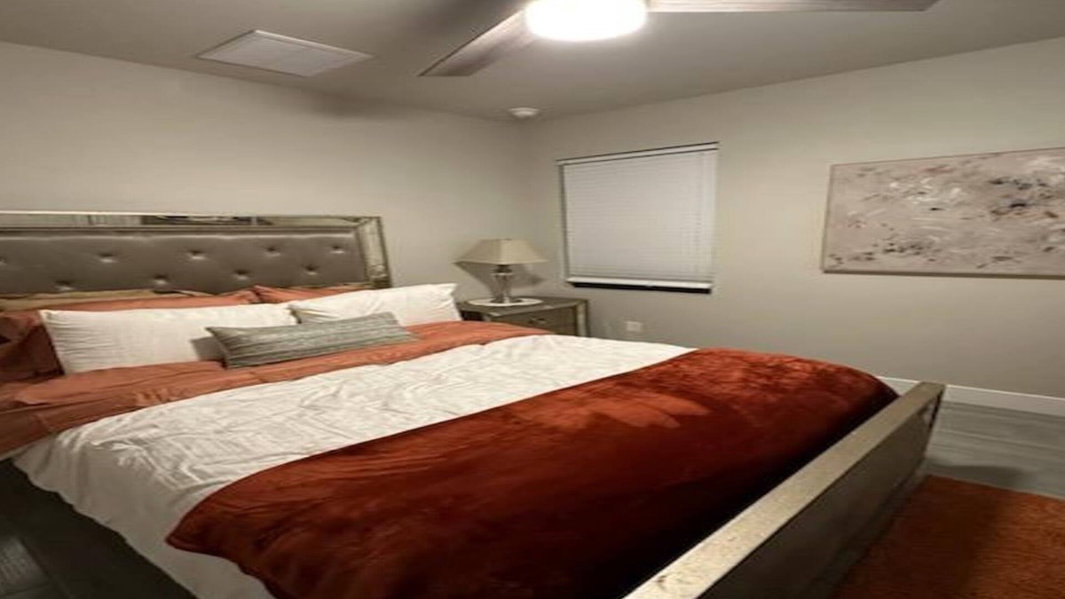 Jacarandas House | COZY SHARED HOUSE: PRIVATE 1 BEDROOM, 1 BATH, OFFICE/STUDY-WEEKLEY STAYS WELCOME