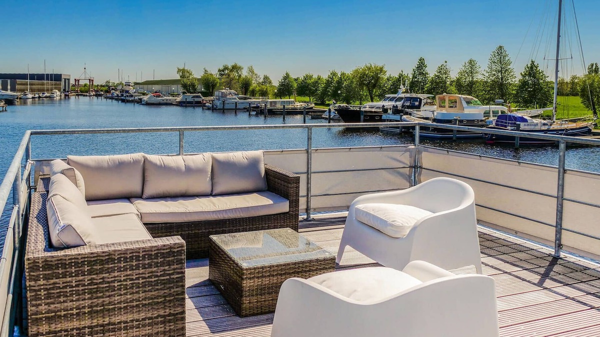 Municipality of Aalsmeer Boat Rental | Cozy ship in Aalsmeer with WiFi