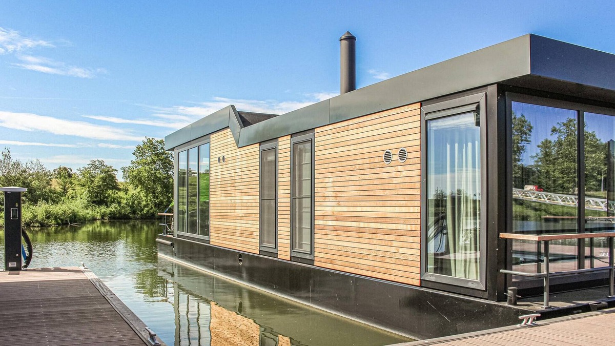 Ohe en Laak Boat Rental | Cozy ship in Ohé & Laak with kitchen