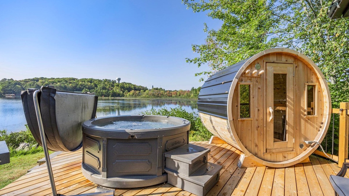 Port Carling Cottage | Cozy Shores, Hot tub and sauna, pet friendly. kayak, boating and golf